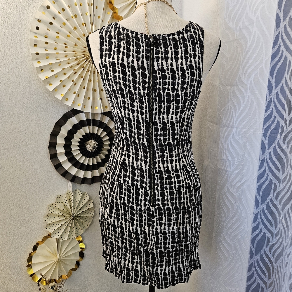 Plenty by Tracy Reese | Drop Waist Black & White Mini Dress | Size 8P - Picture 4 of 8